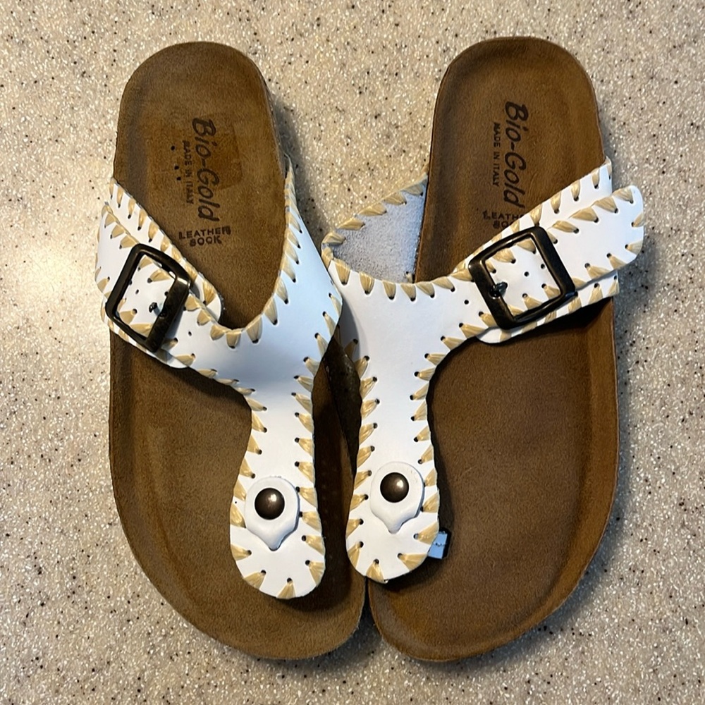 Bio-Gold sandals